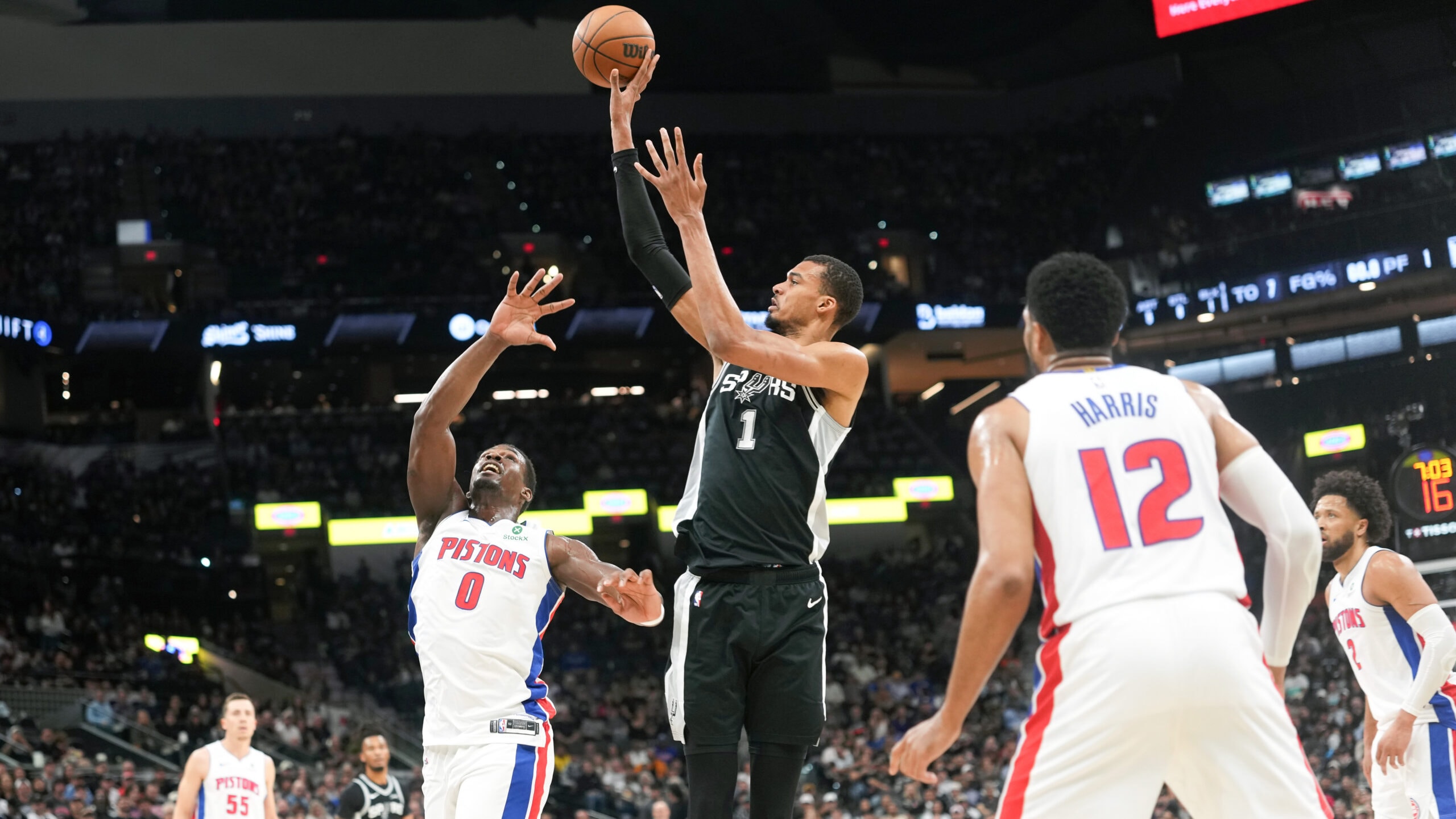 Live Updates: Spurs Defeat Pistons, Warriors Beat Rockets in OT