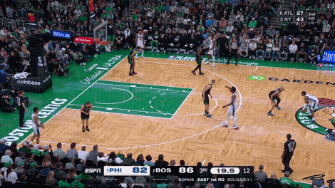 Tyrese Maxey pull-up 3-pointer