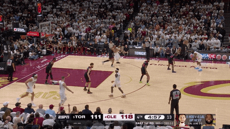 Max Strus drive and assist to Jarrett Allen