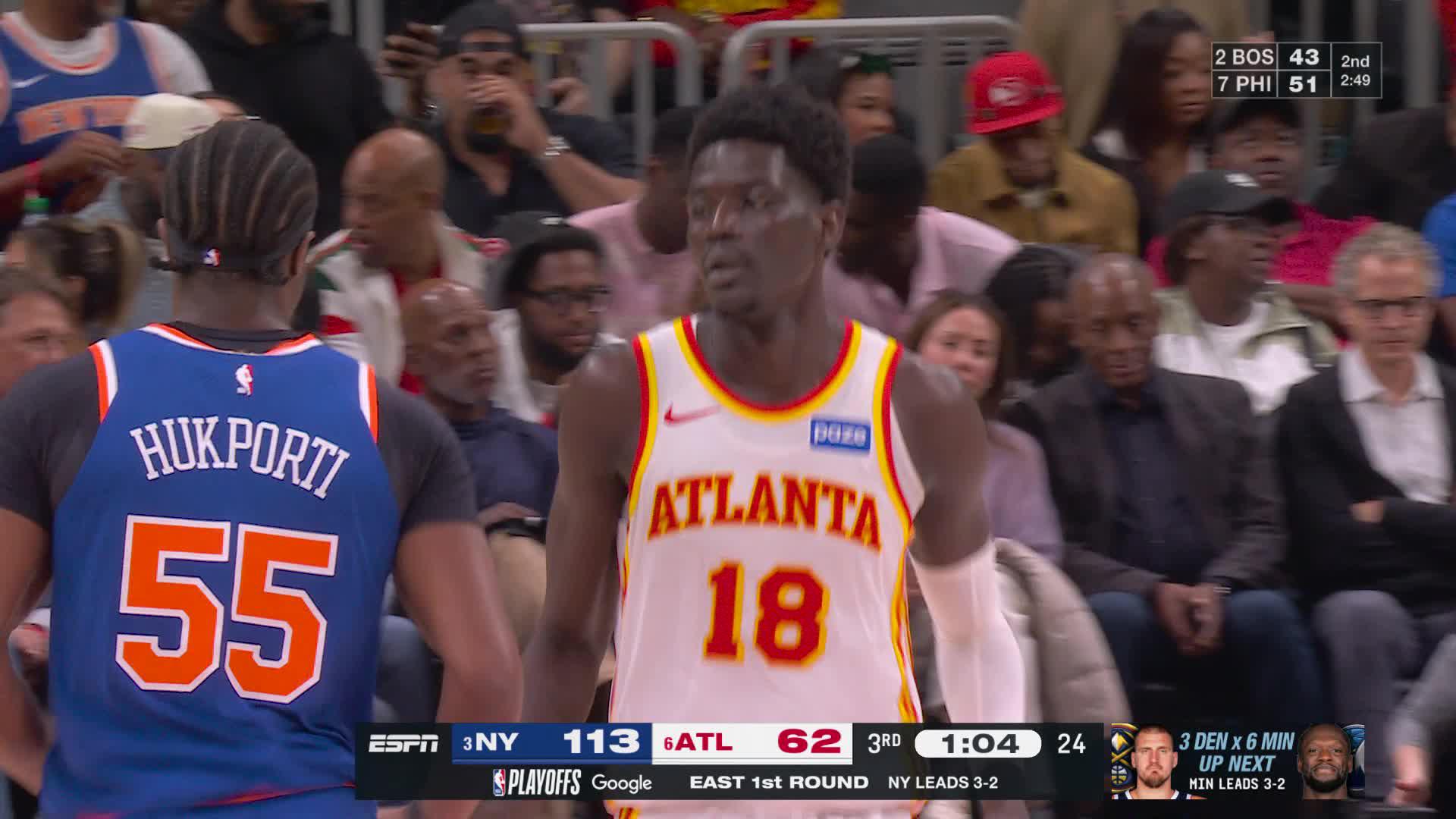 Jonathan Kuminga ascends for the slam!