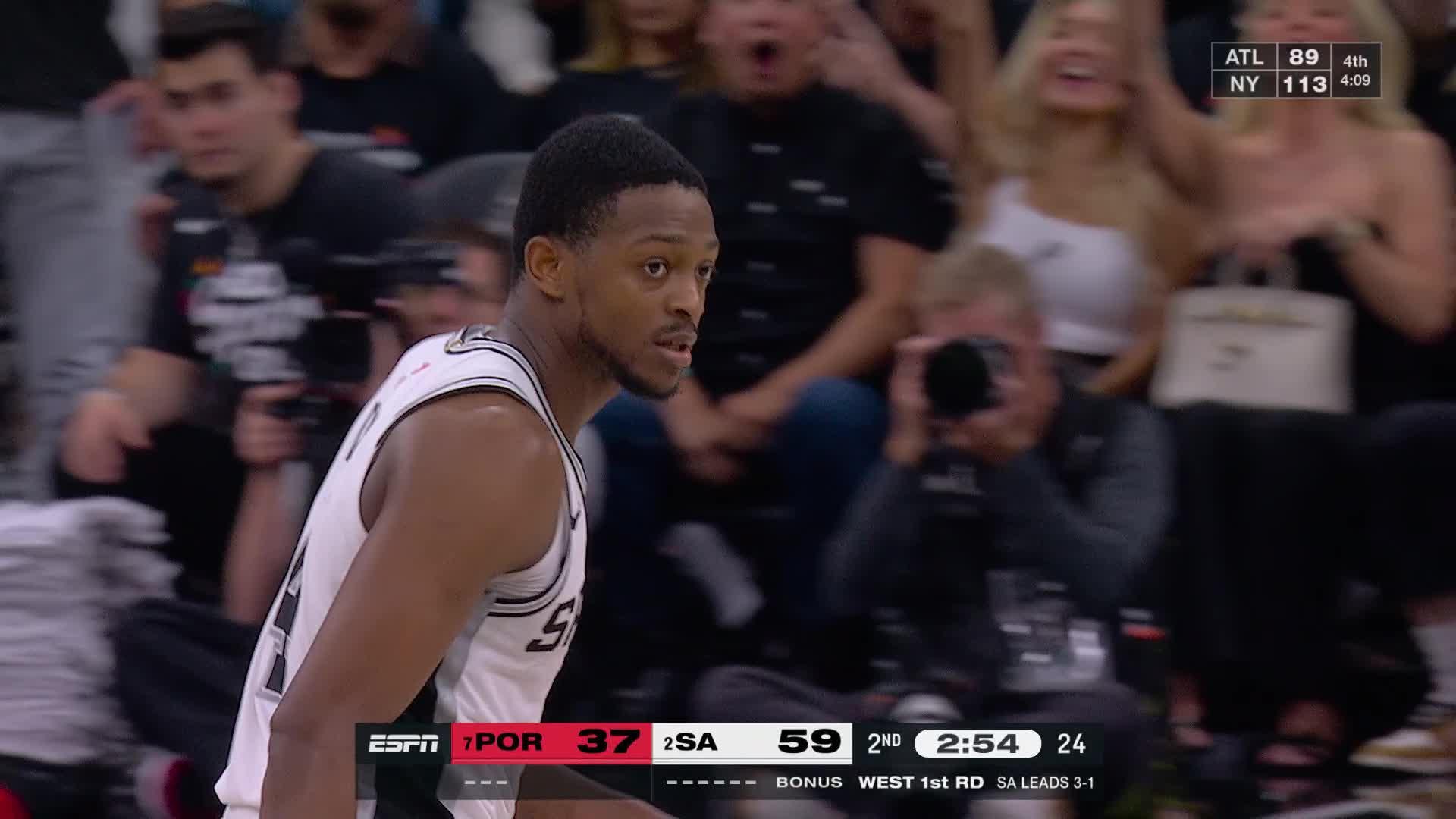 Devin Vassell ascends for the slam!
