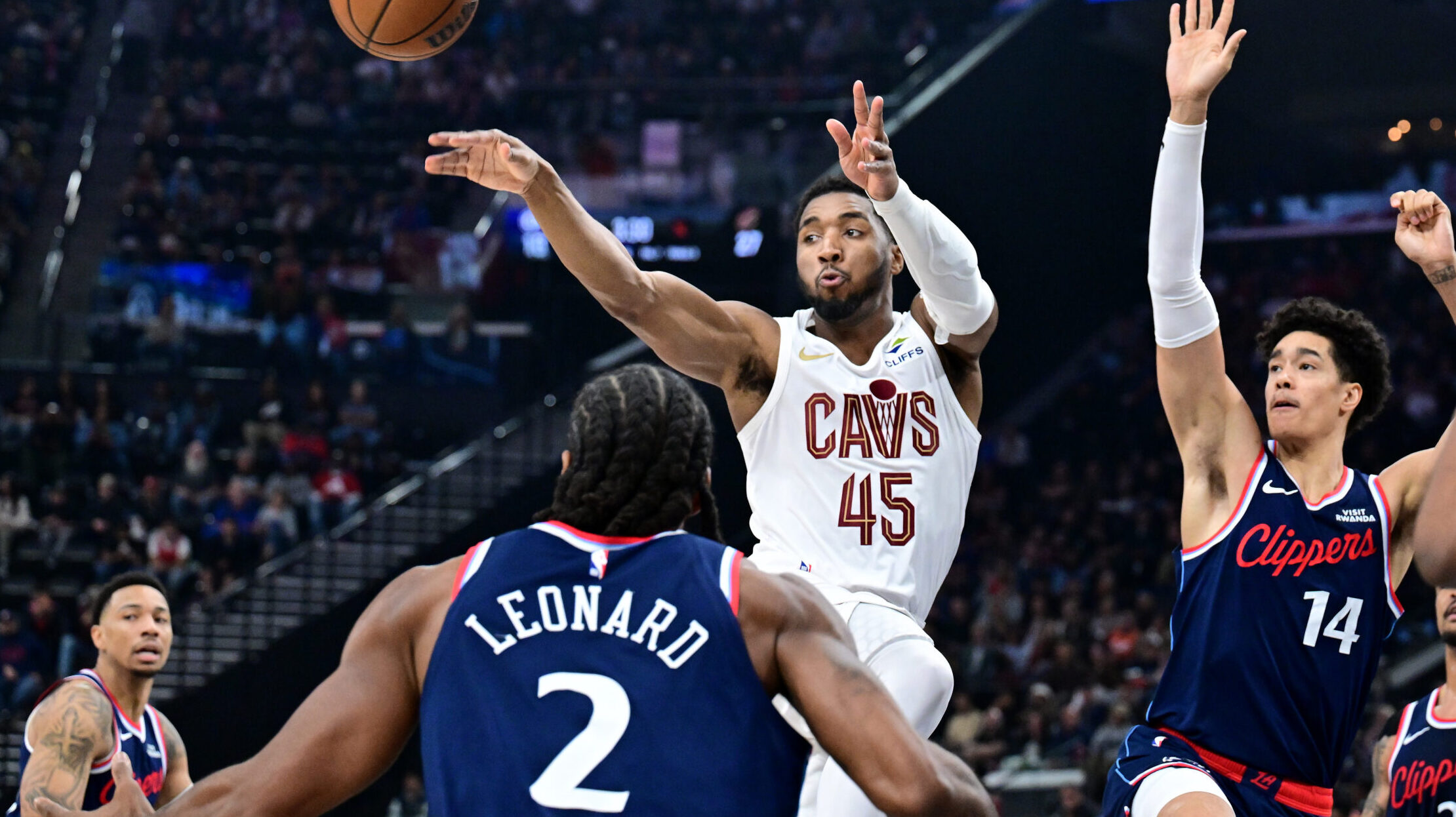 How Cavs' shooters create space for superstar duo