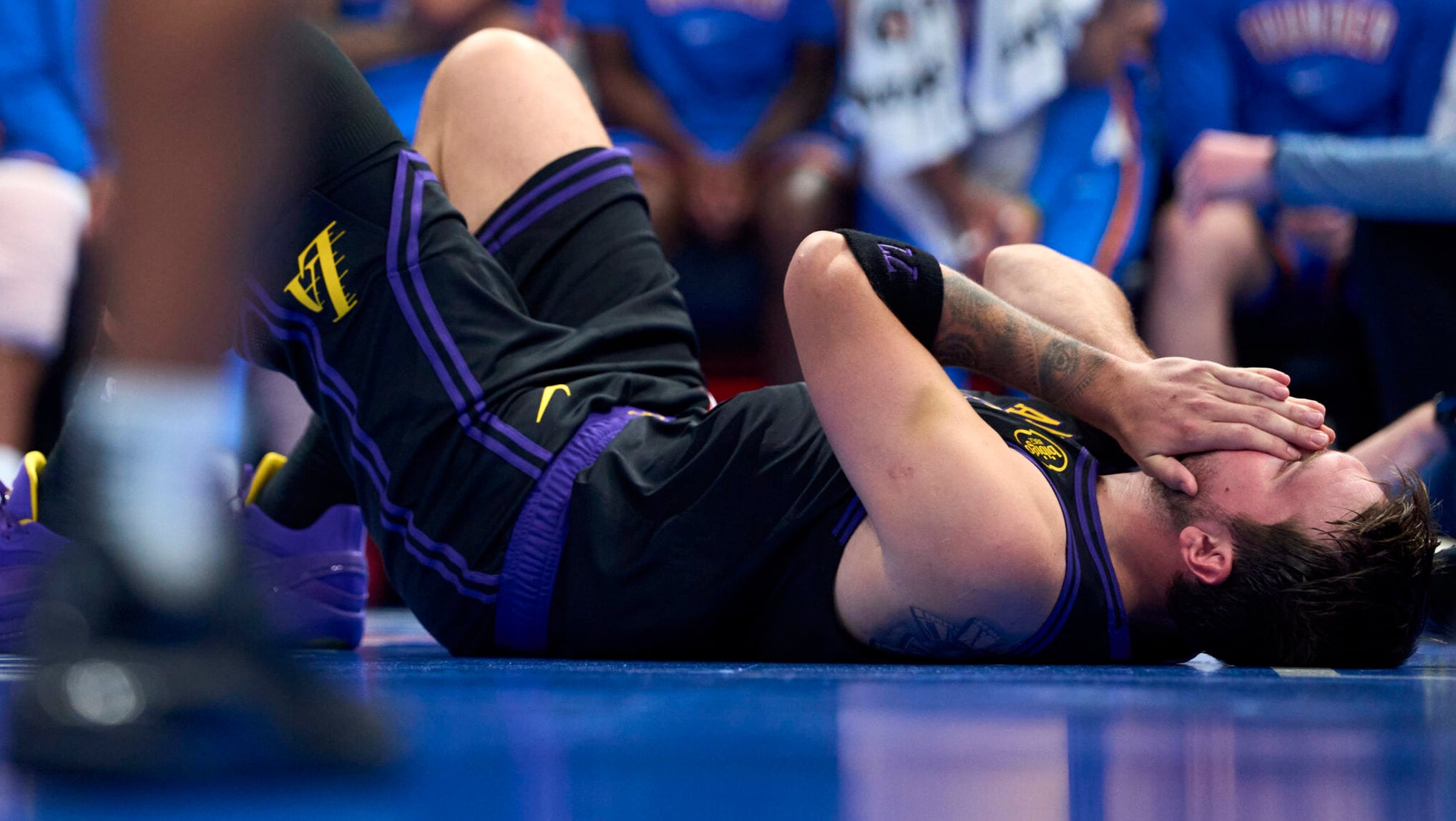 Lakers' Luka Dončić hurts left hamstring in a blowout loss to Thunder with MRI set for Friday