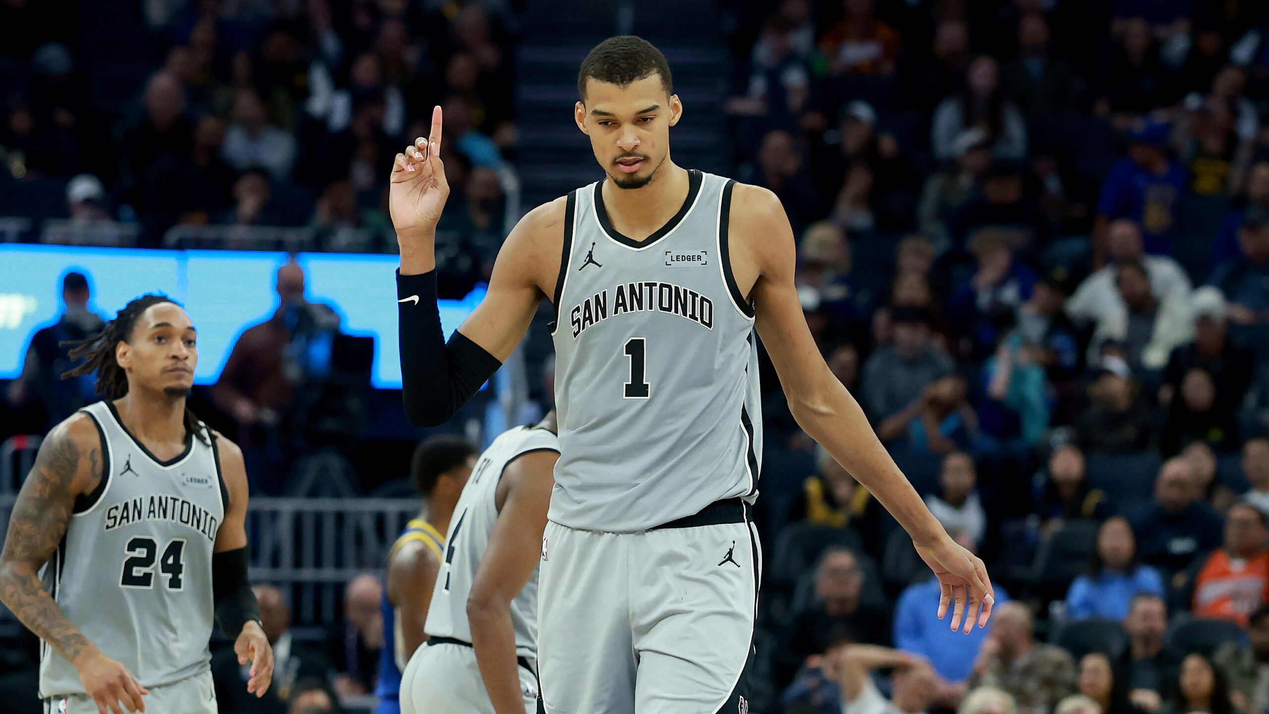 Recap: Victor Wembanyama drops 41, leads Spurs to 26th win in 28 games