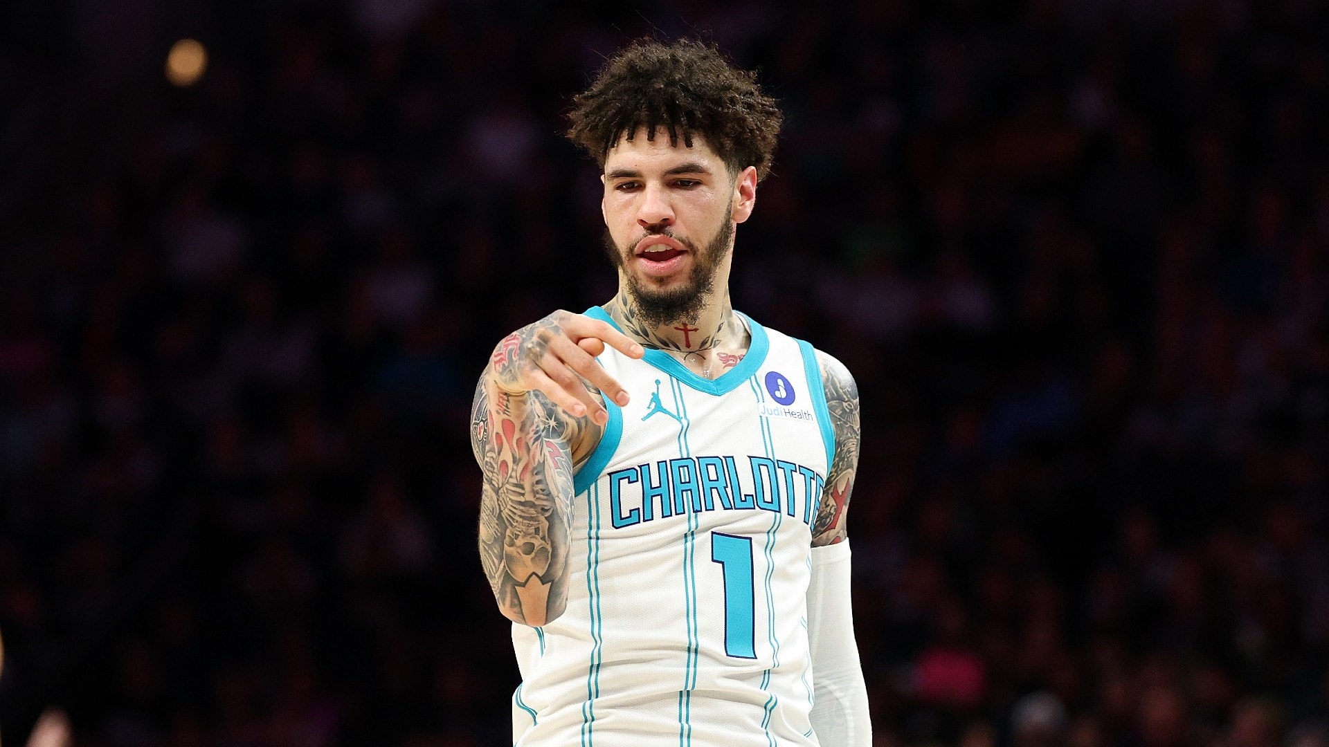 LaMelo Ball drops 35 points, eight assists vs. Timberwolves