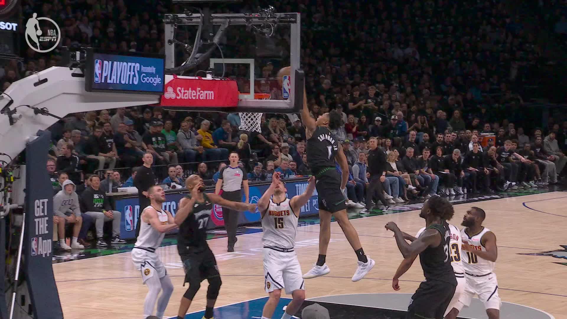Terrence Shannon Jr. ascends for the slam!