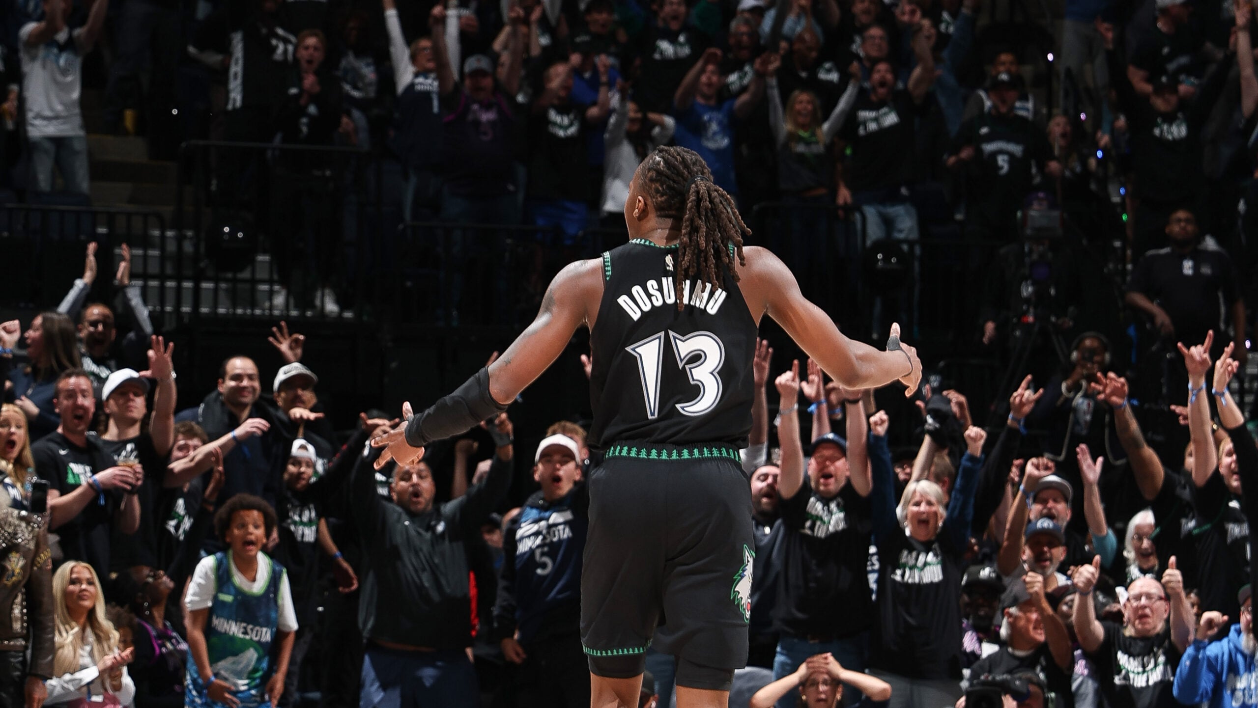 Wolves grab 3-1 lead behind Dosunmu's 43-point gem