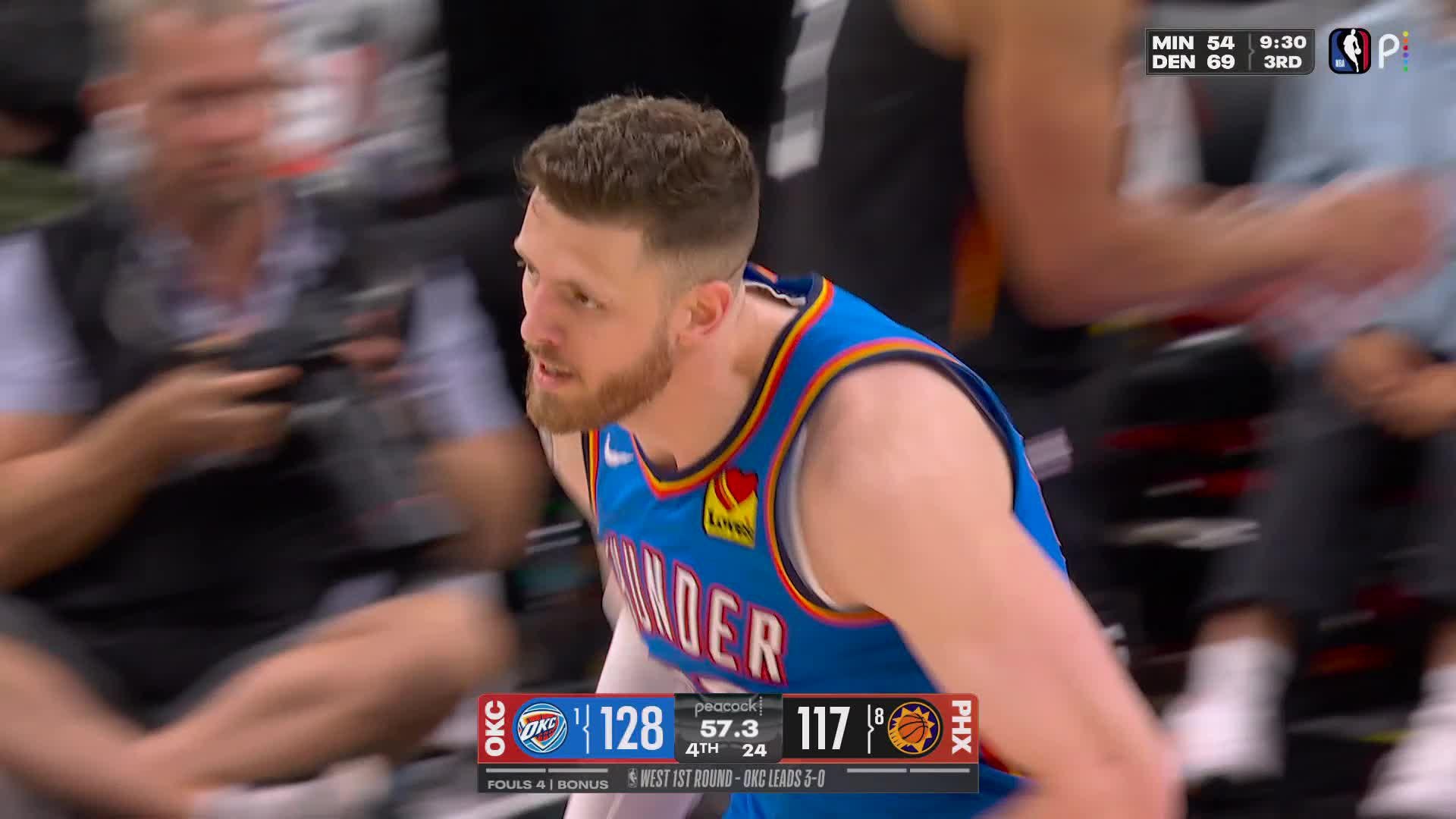Isaiah Hartenstein throws it down