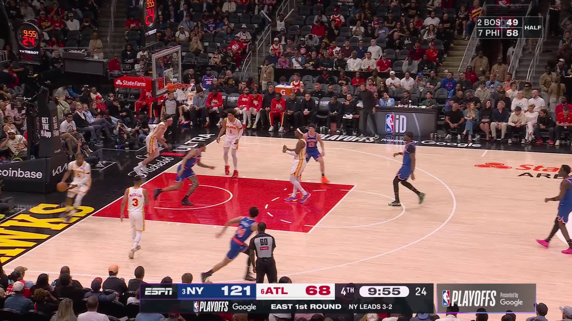Jeremy Sochan with the dunk