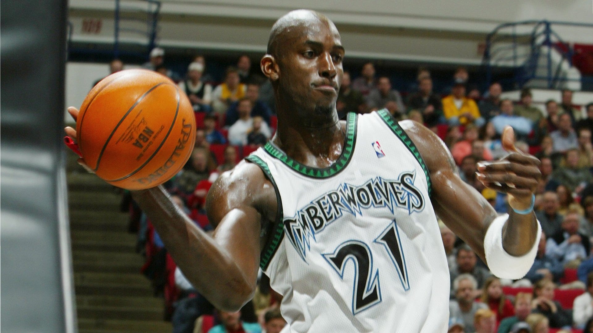 Wolves to retire Kevin Garnett's No. 21 jersey next season