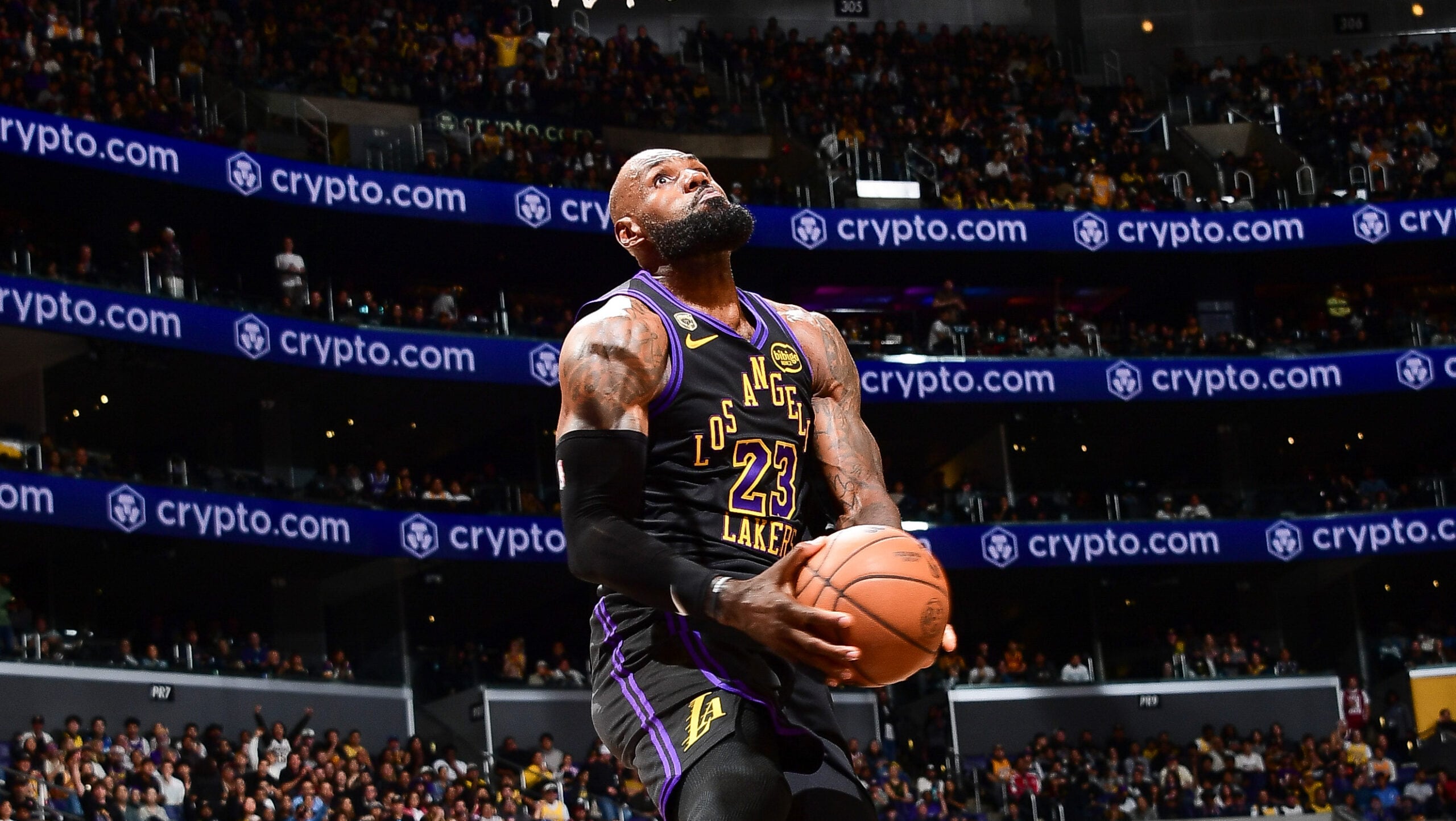 With LeBron leading chargeLakers snag 2-0 series lead