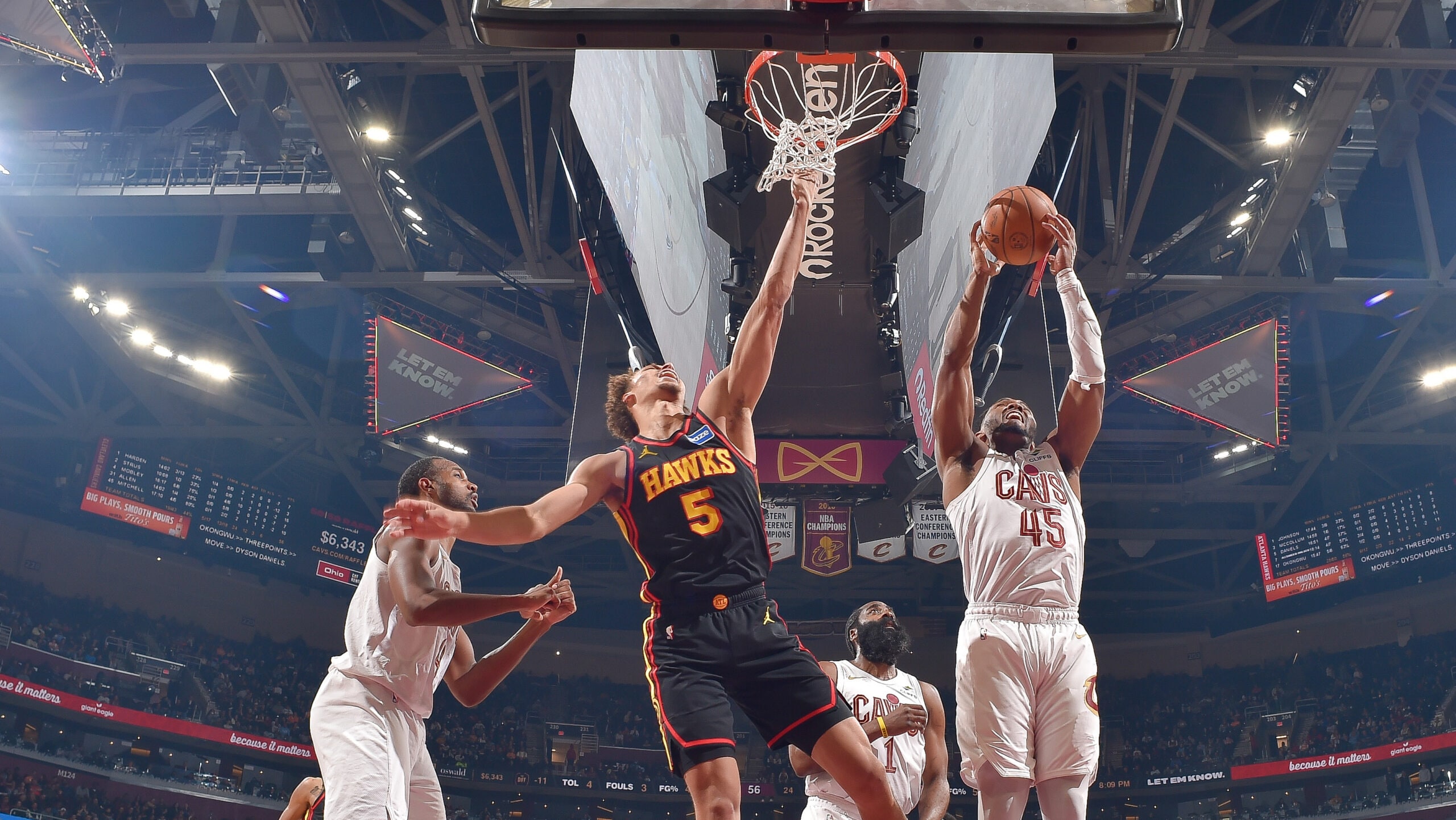 Mitchell drops 31, Cavs turn back Hawks' rally in 4th