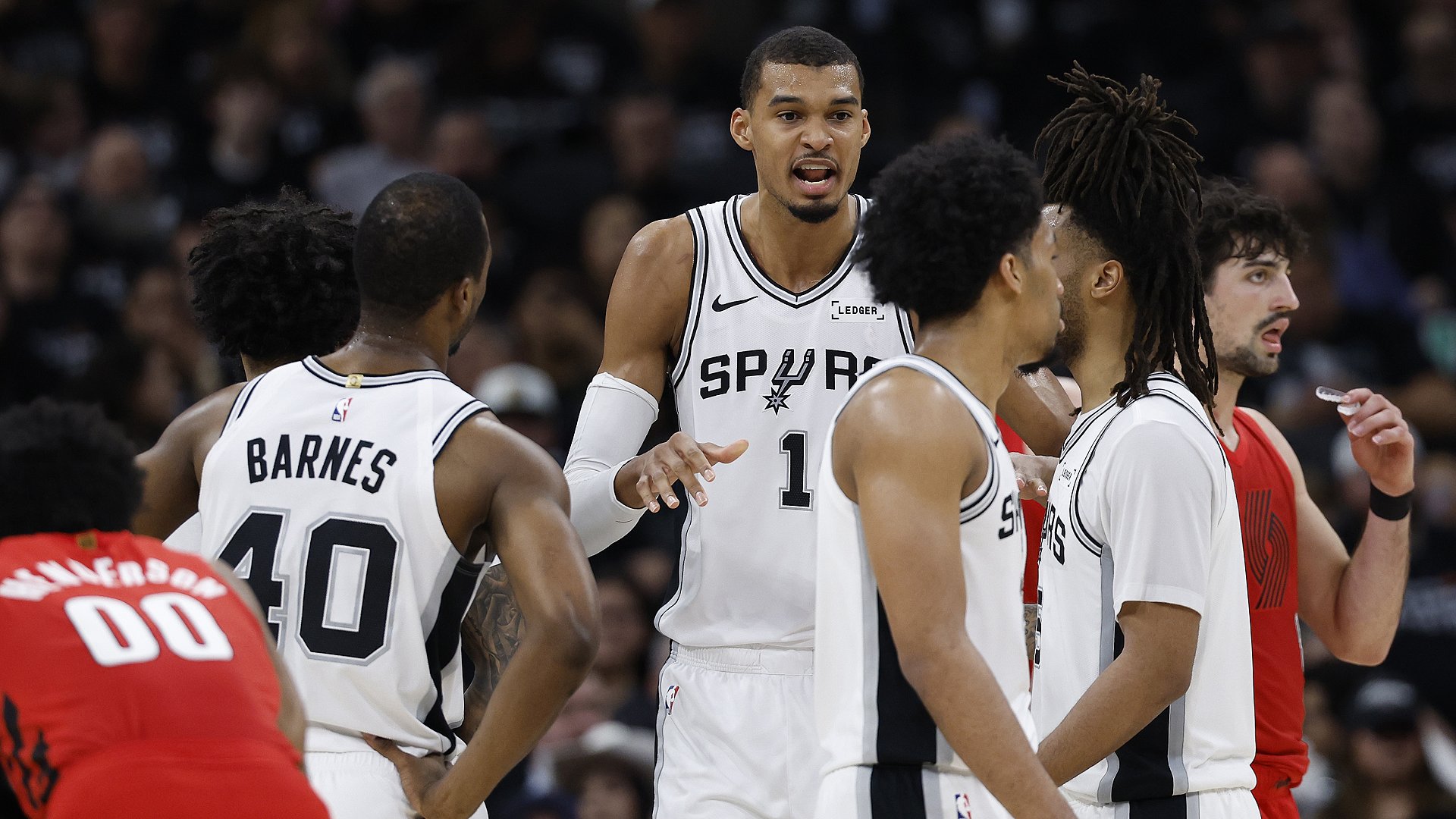 Starting 5: Spurs advance, Knicks win and 76ers stay alive; Key Game 5s await tonight