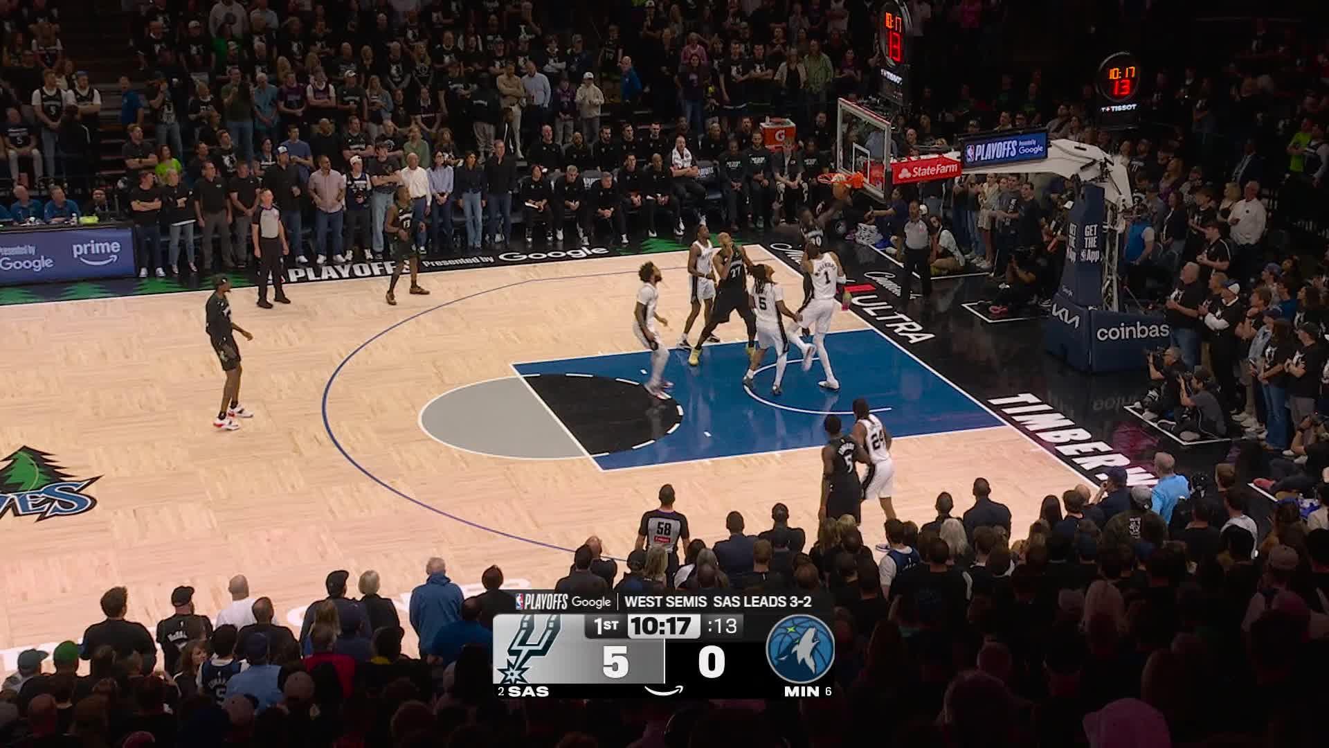 Julius Randle with the slam