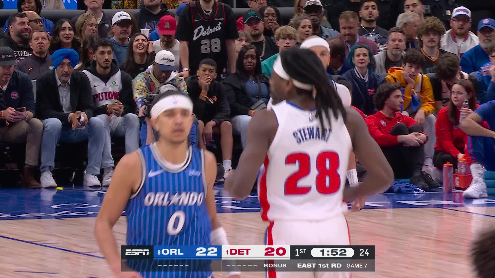 Anthony Black rises to finish the alley-oop
