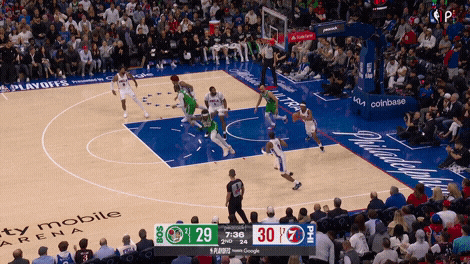 Tyrese Maxey runner in the paint