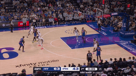 Karl-Anthony Towns assist to Jalen Brunson
