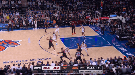 Josh Hart misses corner 3