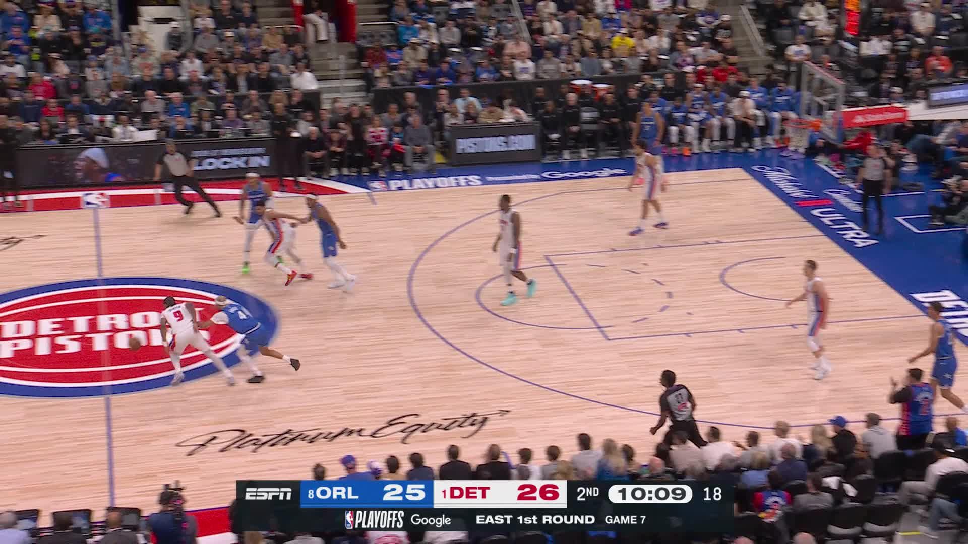 Ausar Thompson with the dunk