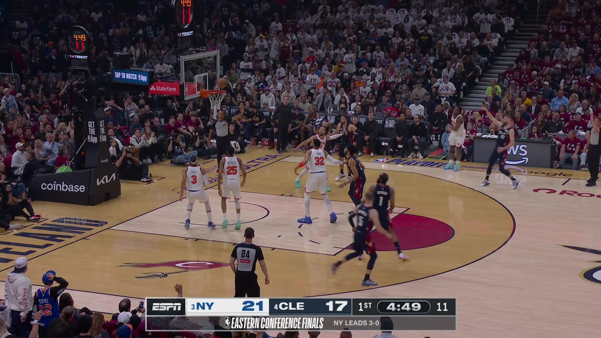 OG Anunoby ascends for the slam!