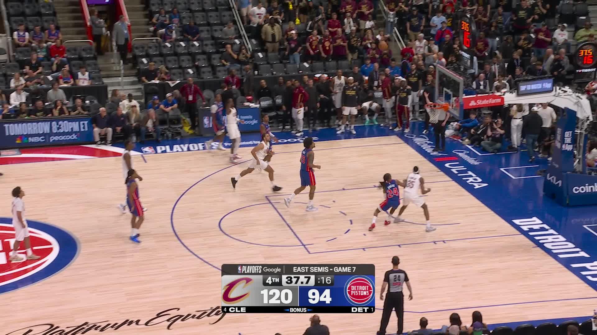 Keon Ellis gets the 3 to fall