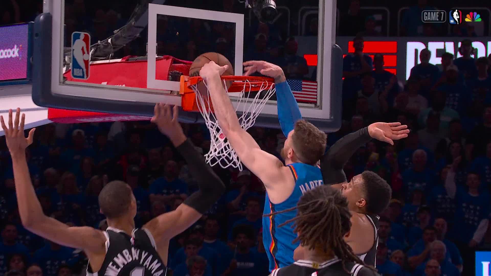 Isaiah Hartenstein with the dunk