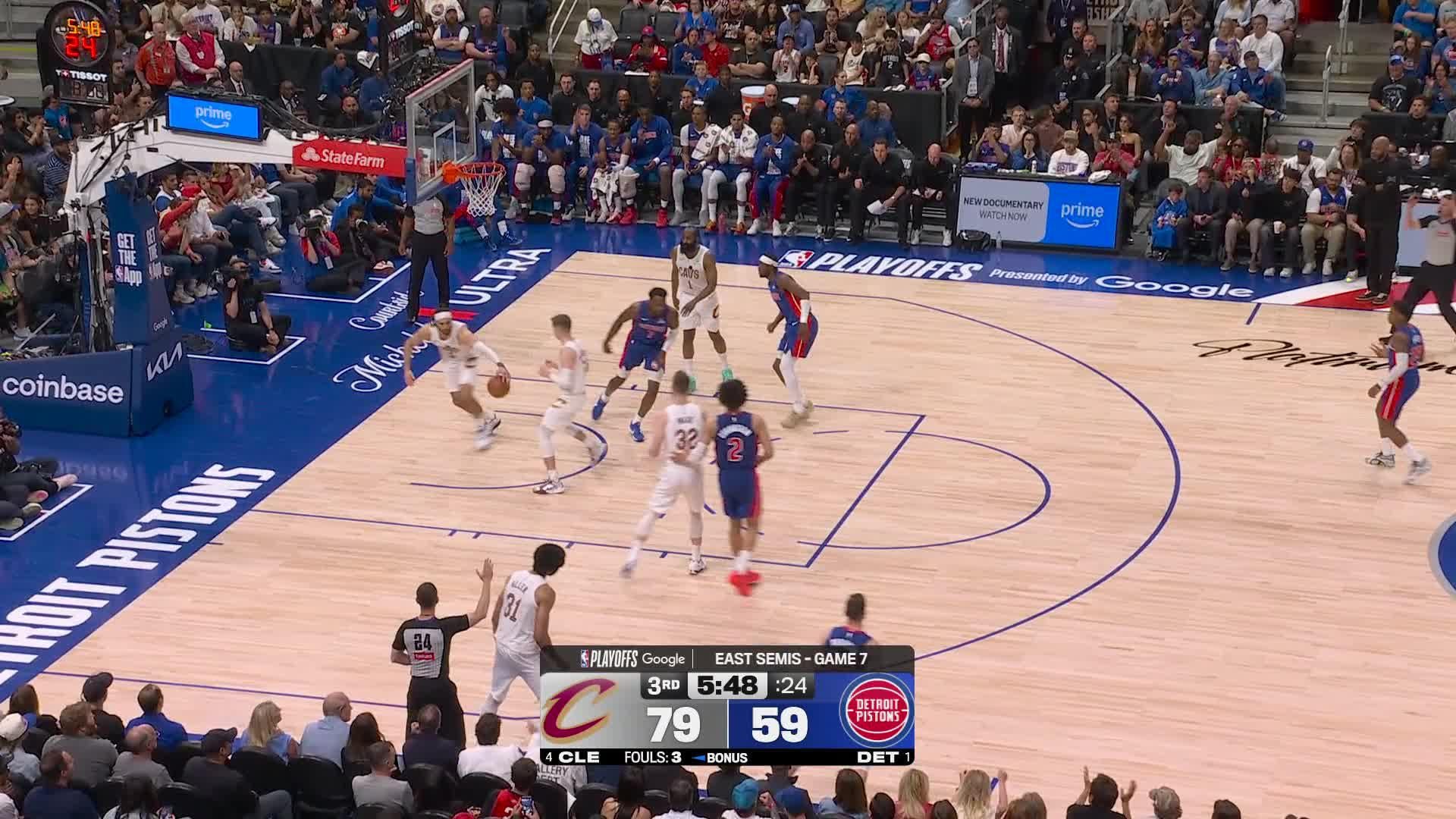 Duncan Robinson drills the triple