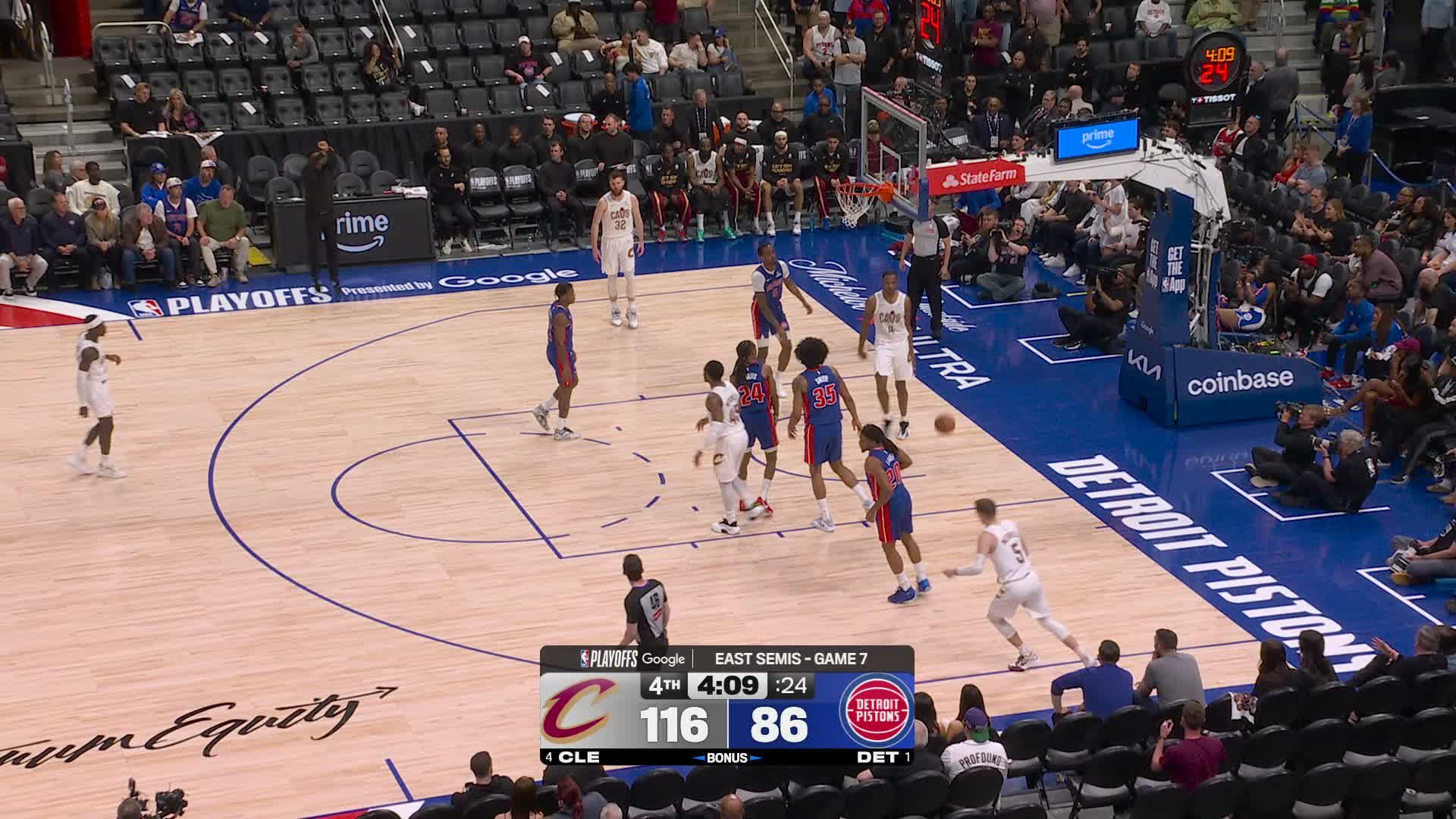 Evan Mobley rises up for the dunk