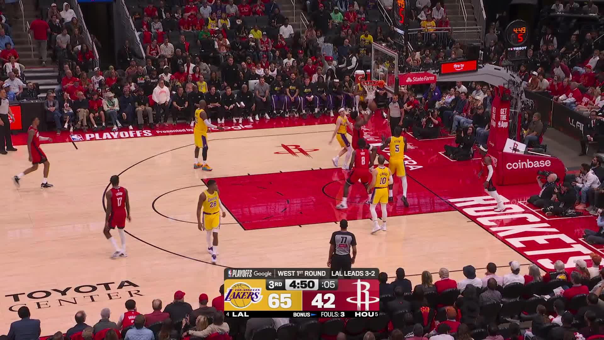 Amen Thompson ascends for the slam!