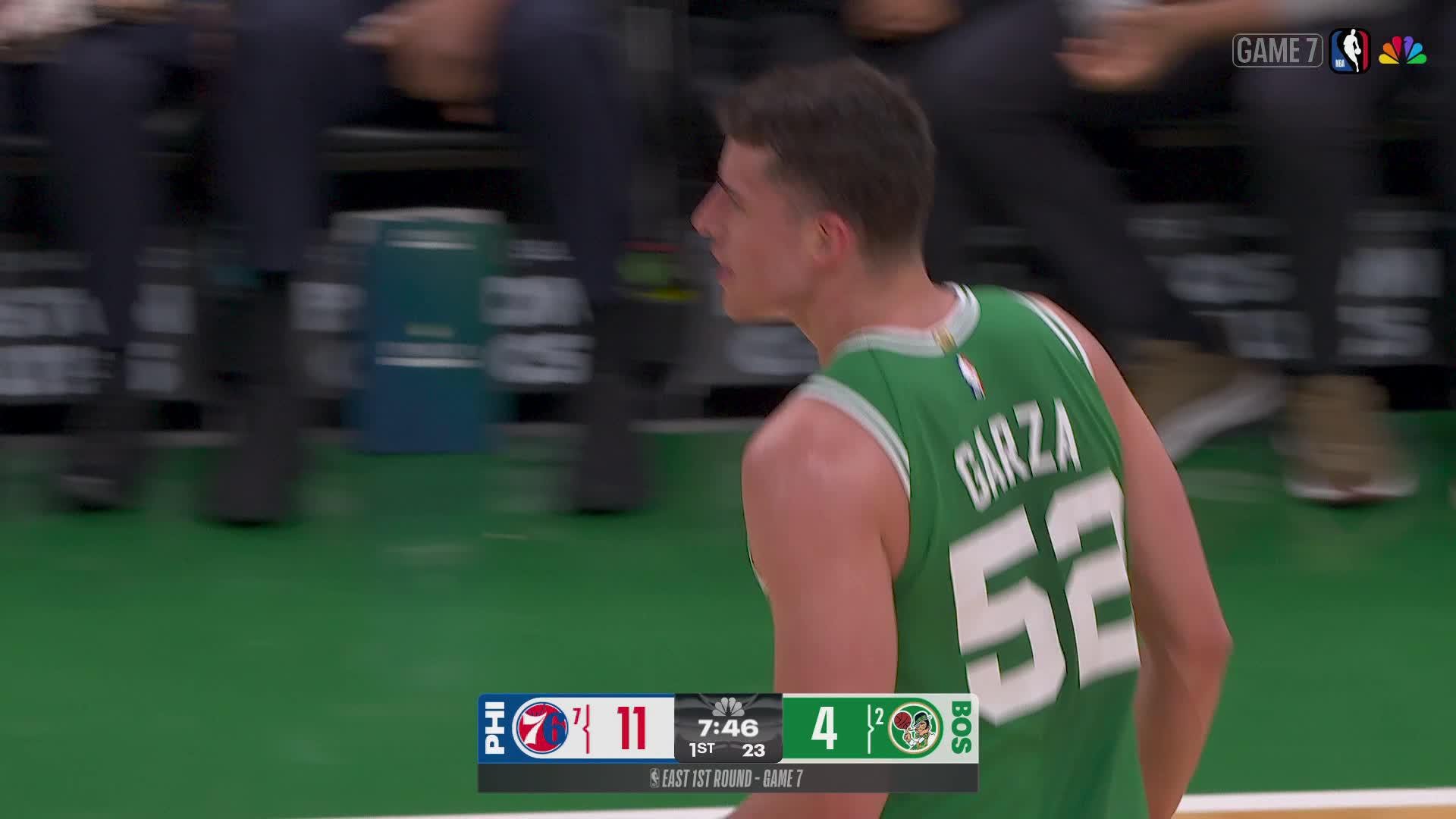 Kelly Oubre Jr. with the dunk