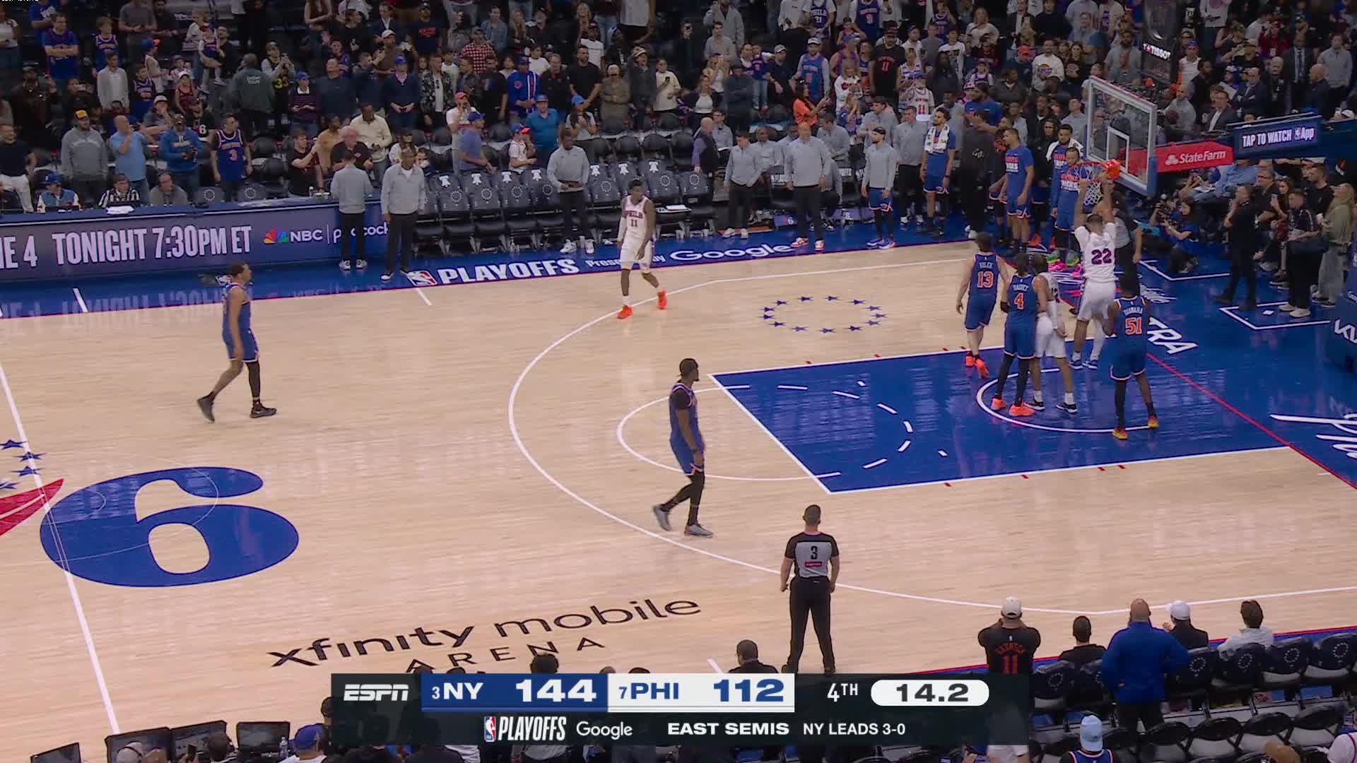 Johni Broome with the dunk