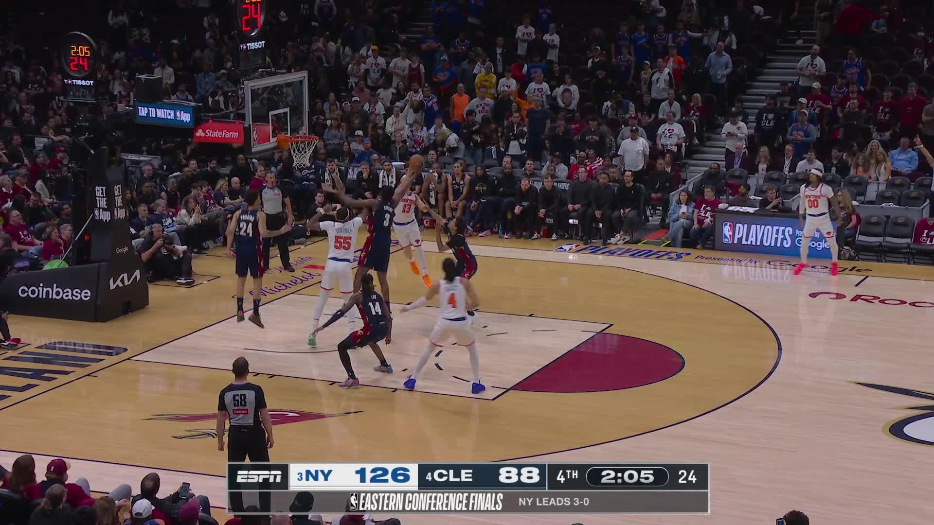 Ariel Hukporti rises up for the dunk