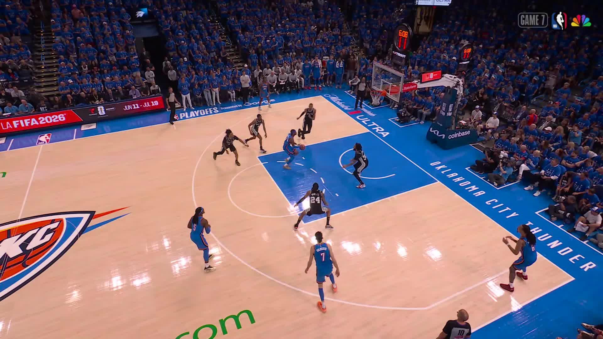 Shai Gilgeous-Alexander with the slam