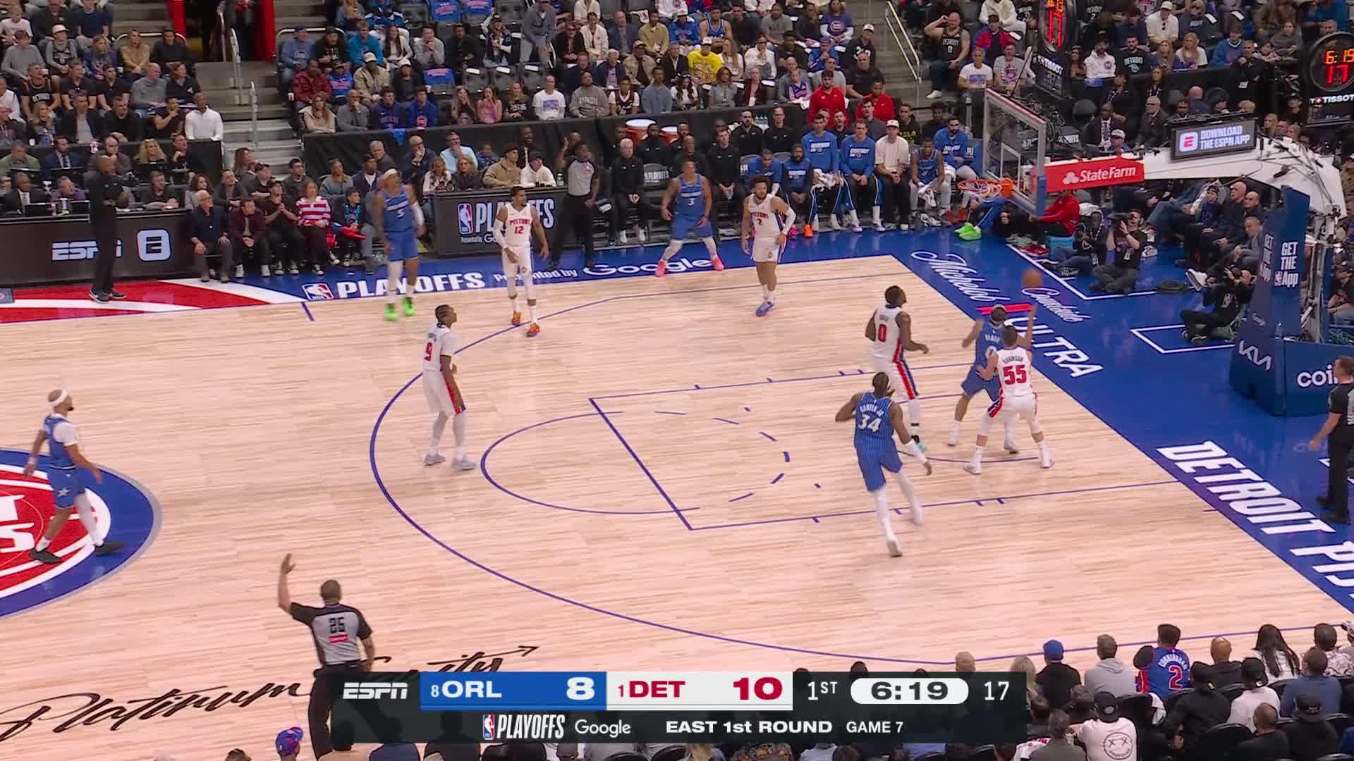 Paolo Banchero drills the triple