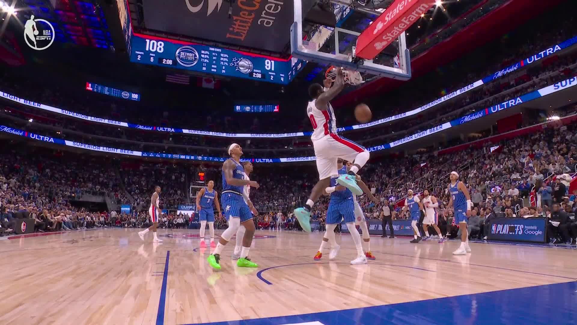 Jalen Duren slams home the alley-oop