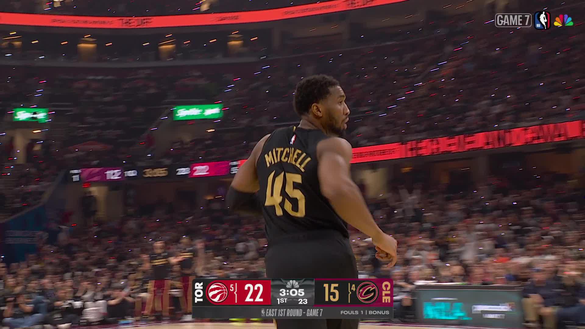 Donovan Mitchell from deep!