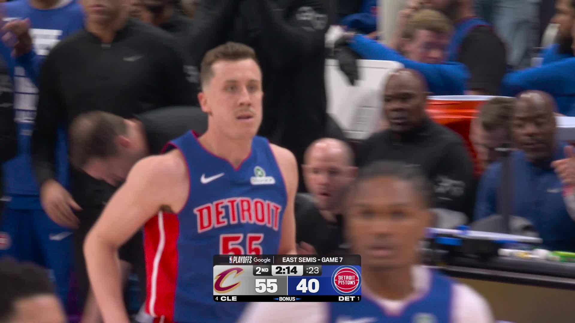 Duncan Robinson drills the triple