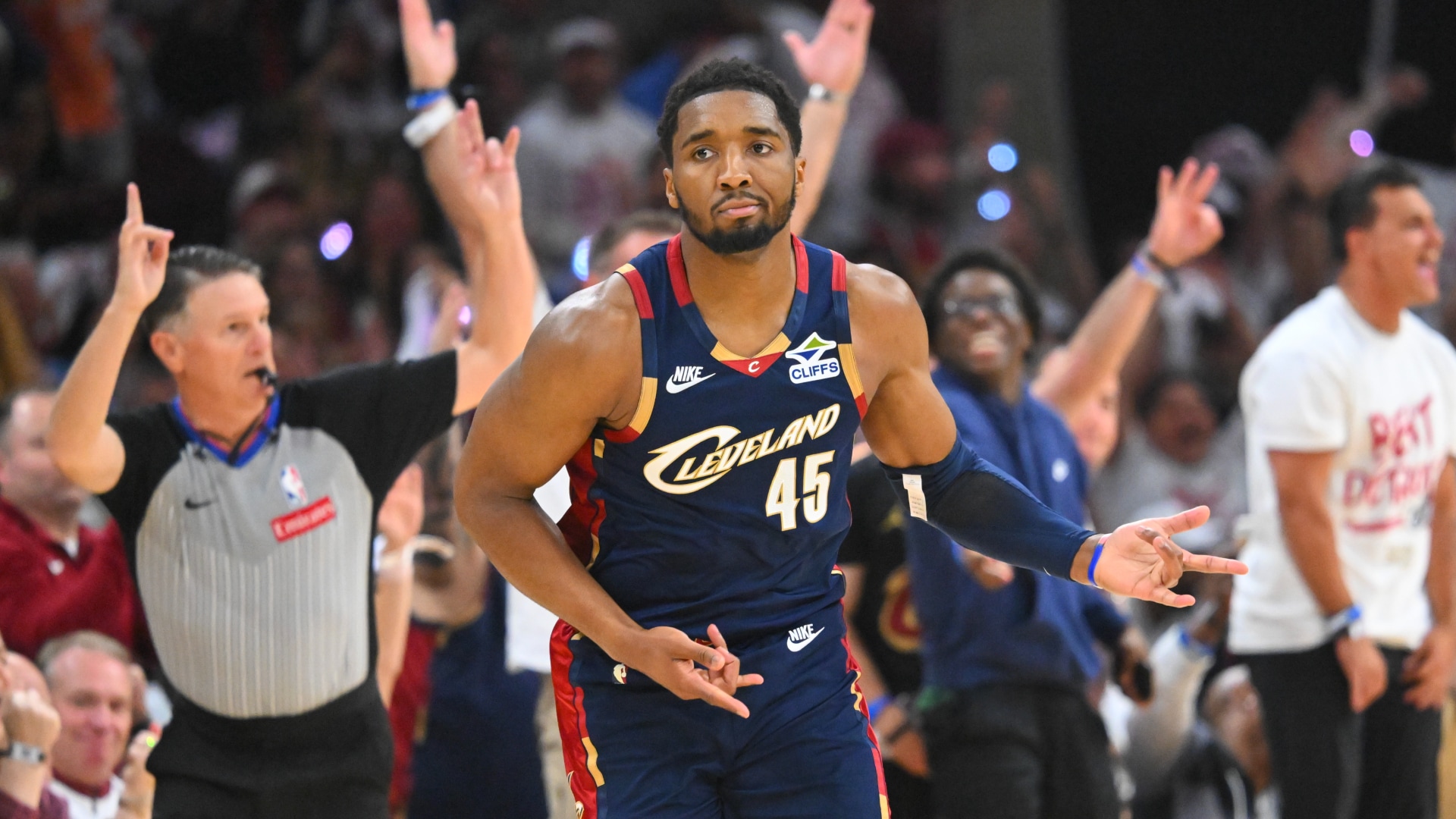 Live Updates: Cavaliers take Game 3 over Detroit, now trail 2-1