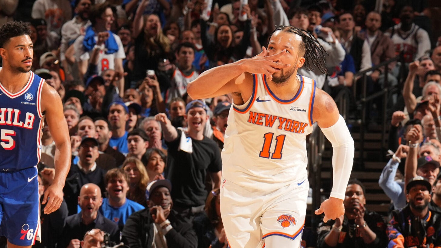 Brunson, incandescent Knicks stake 1-0 series lead