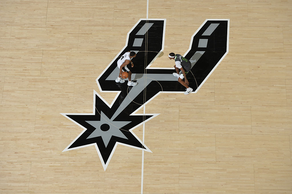 Spurs Dominate Timberwolves in First Half of Game 2 — image 1