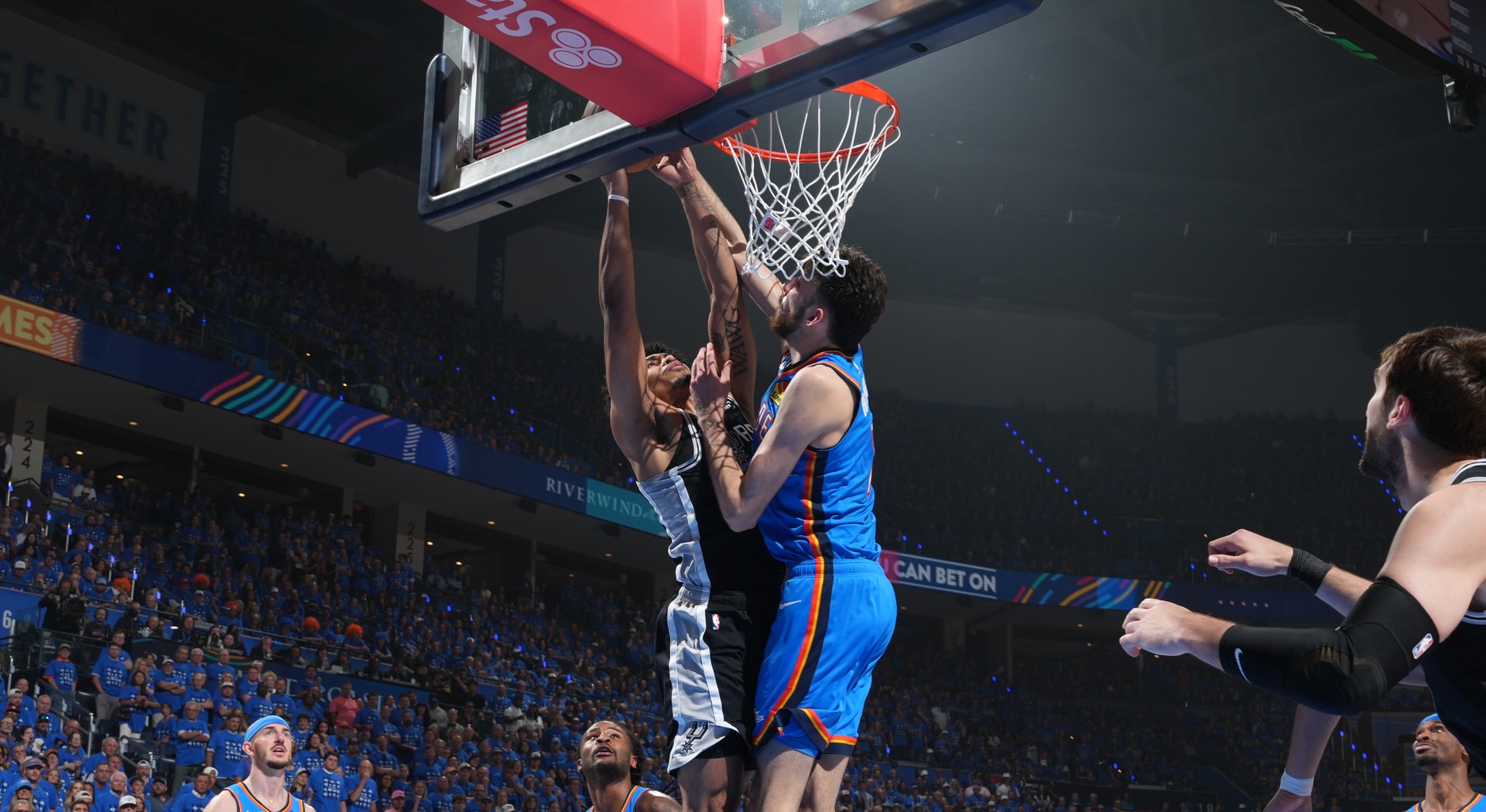 Chet Holmgren erases the shot at the rim