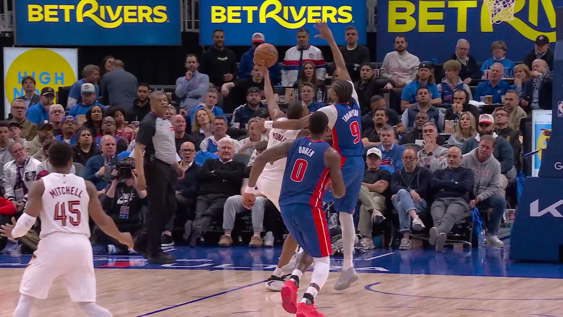 Detroit Pistons vs. Cleveland Cavaliers - 3rd Quarter Highlights