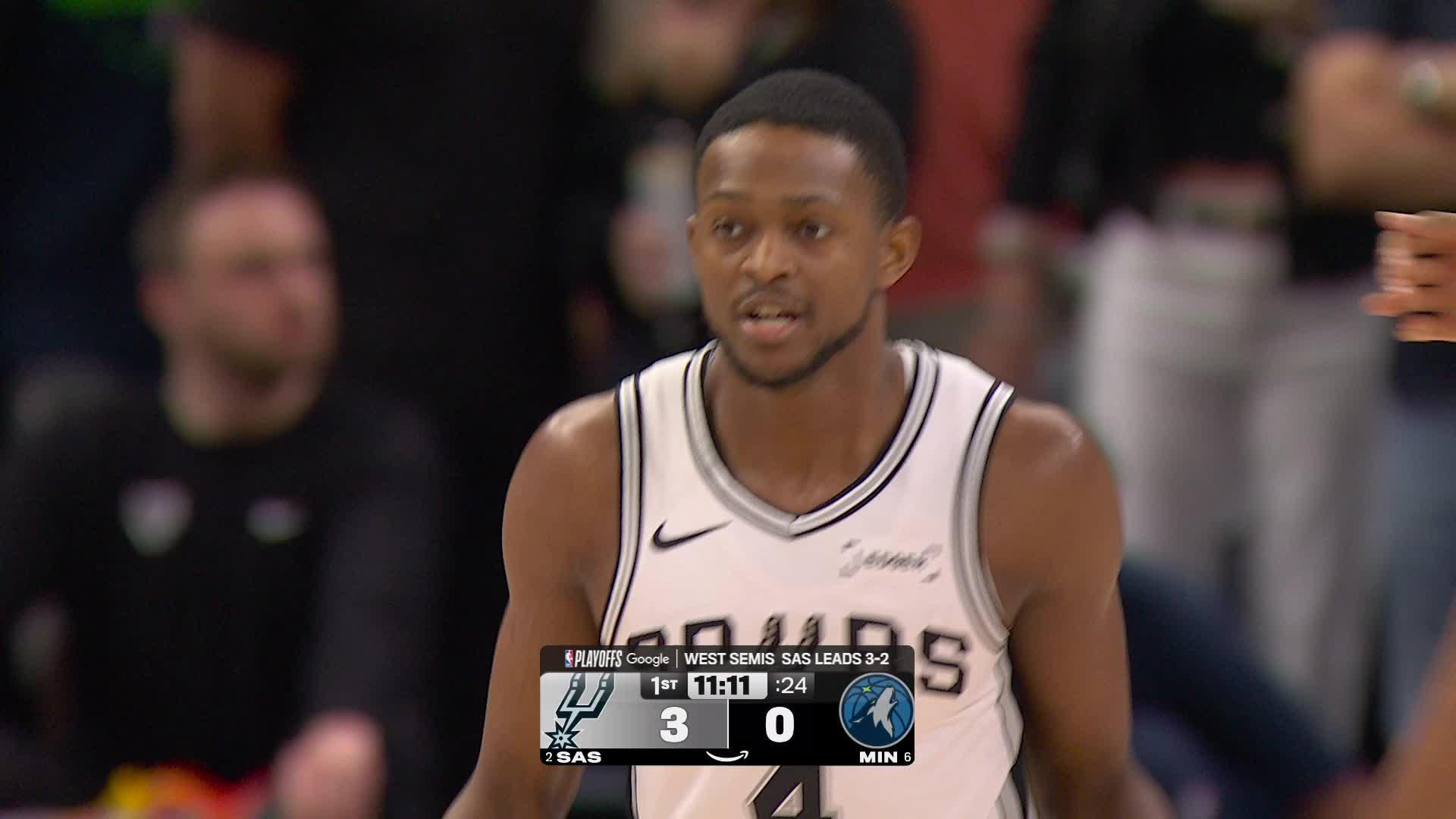 De'Aaron Fox scores the first bucket of the game