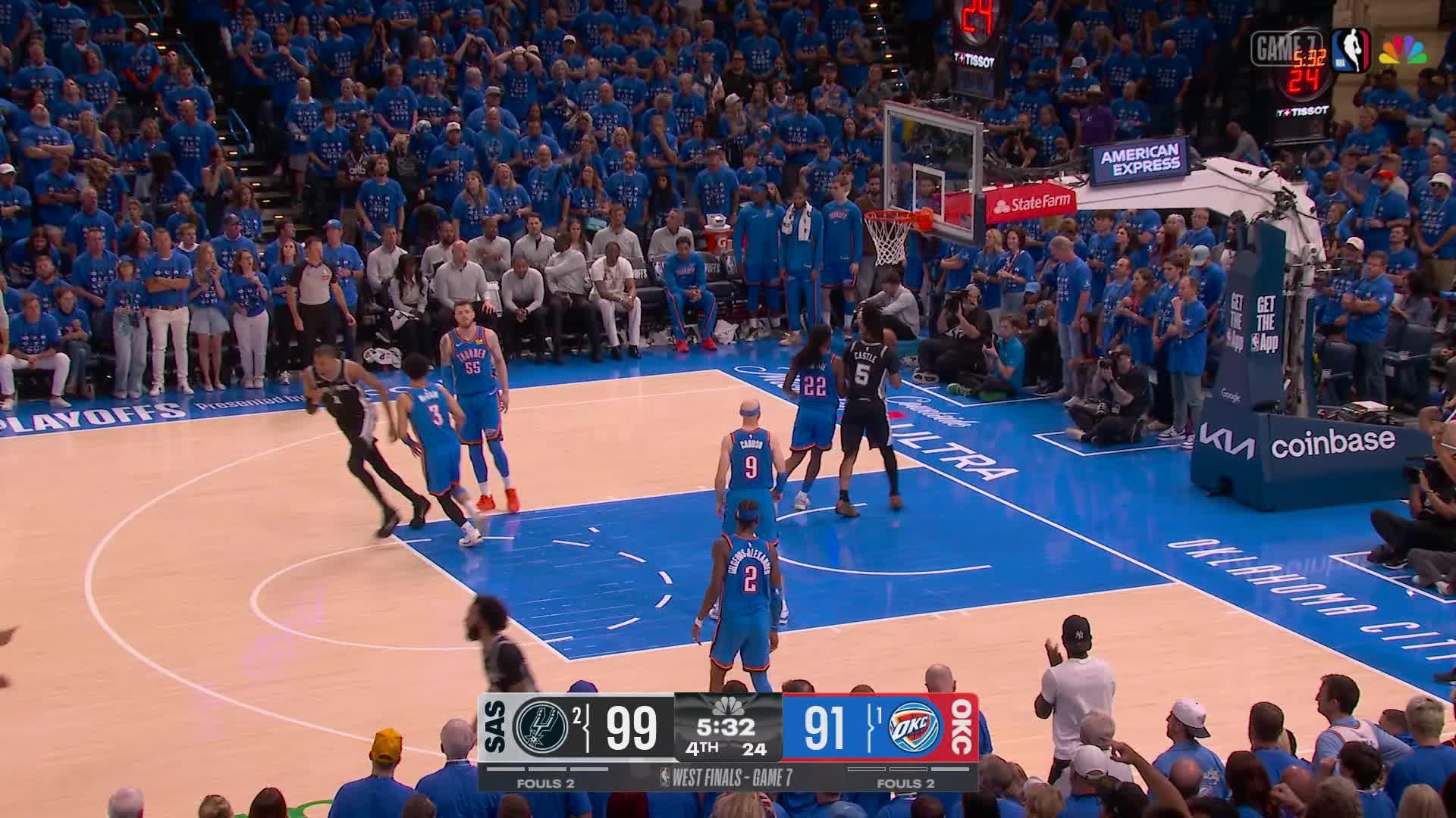 Julian Champagnie gets the 3 to fall