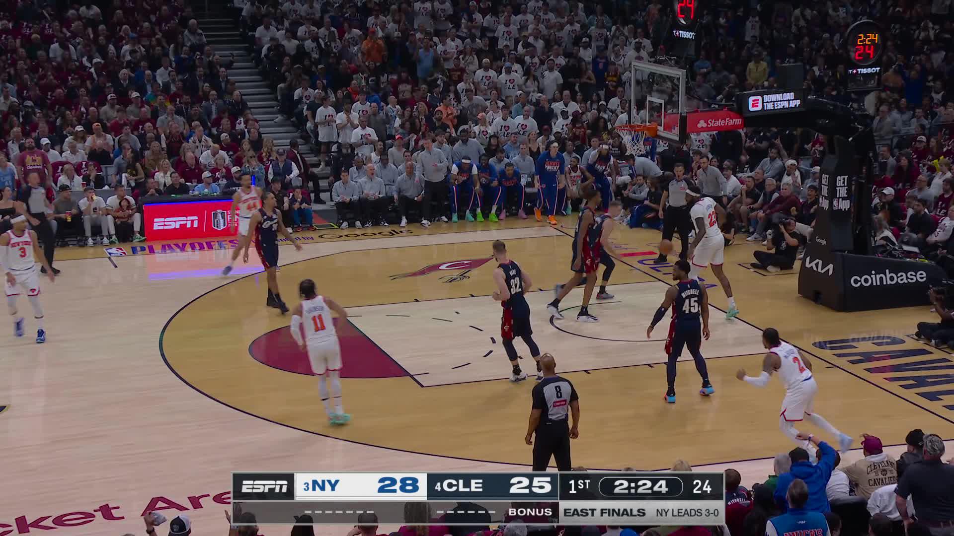Mitchell Robinson slams home the alley-oop