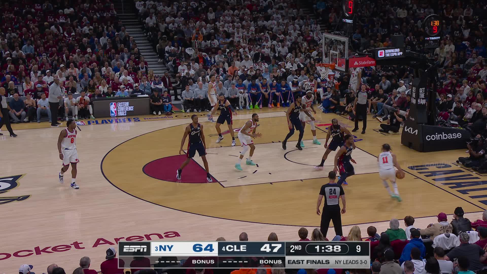 Mikal Bridges hits a tough jumper