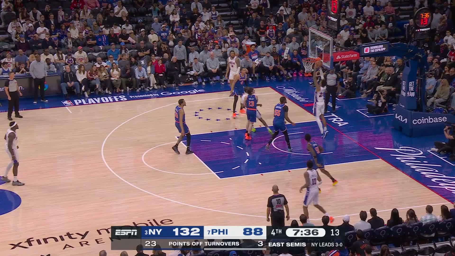 Dominick Barlow throws it down