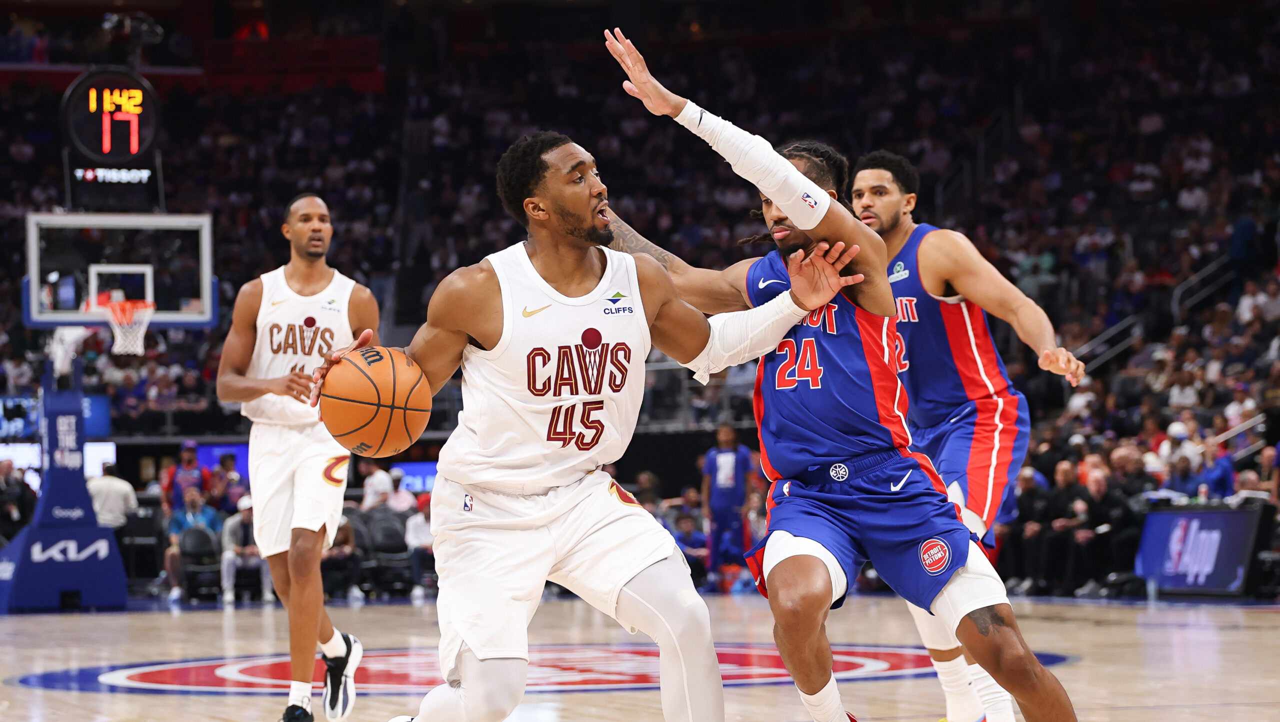 Donovan Mitchell leads Cavs with 26 points in Game 7