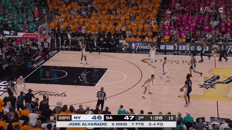 Stephon Castle assist on Julian Champagnie corner 3-pointer