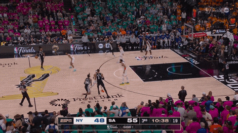Victor Wembanyama roll into post position